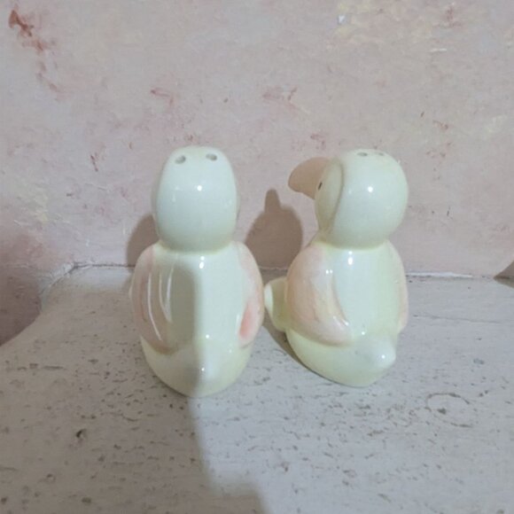 Ceramic Toucan Salt & Pepper Shaker Set Vintage Pastel Pink  Cream Collectible - Picture 6 of 7